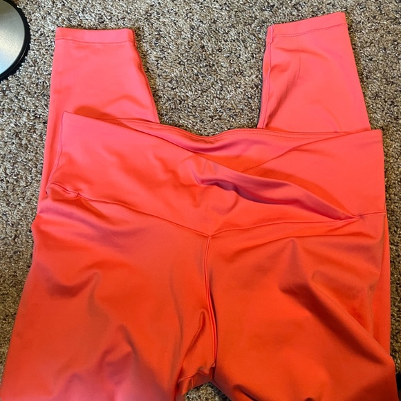 GapFit Eclipse Crossover Waistband Maternity Leggings Coral Pink Size Large NWOT - Picture 2 of 3